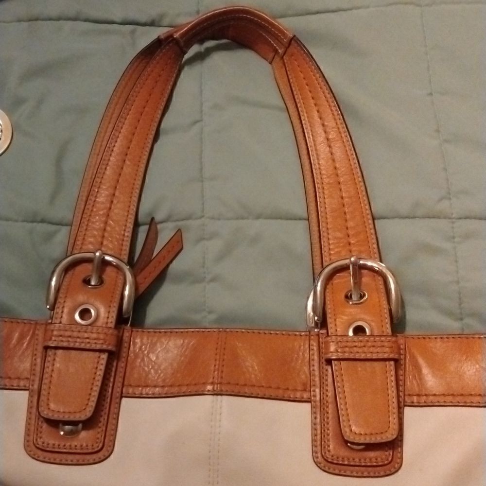 Coach     - Picture 4 of 9